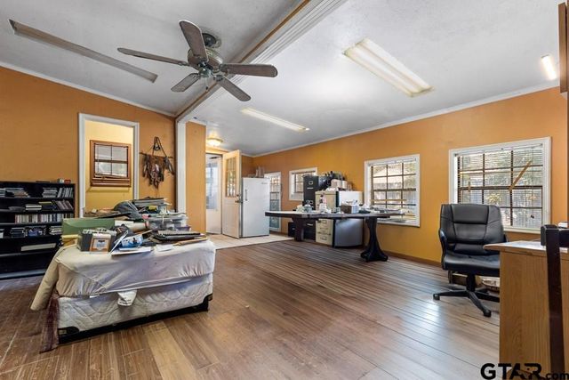 5026 Lost Pines Drive, Chandler, TX 75758