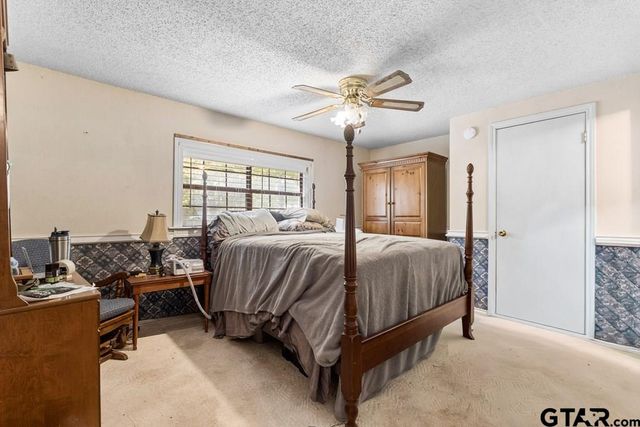 5026 Lost Pines Drive, Chandler, TX 75758