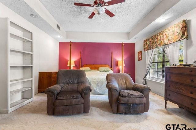 5026 Lost Pines Drive, Chandler, TX 75758