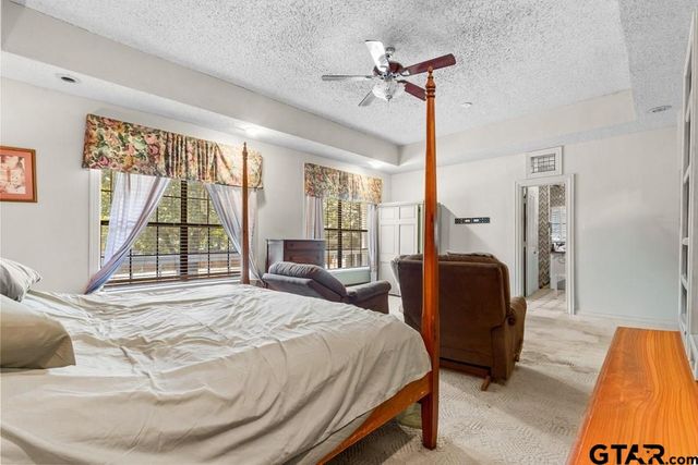 5026 Lost Pines Drive, Chandler, TX 75758