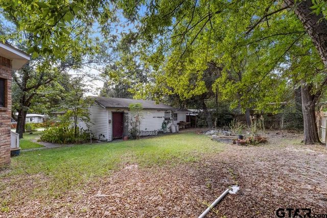 5026 Lost Pines Drive, Chandler, TX 75758