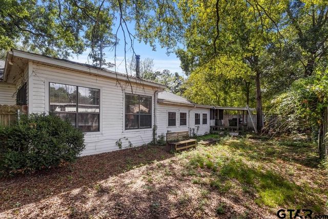 5026 Lost Pines Drive, Chandler, TX 75758