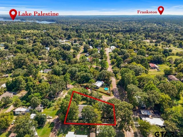 5026 Lost Pines Drive, Chandler, TX 75758