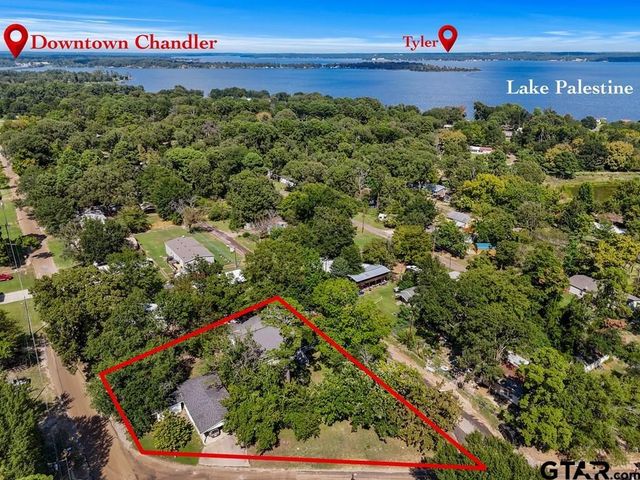 5026 Lost Pines Drive, Chandler, TX 75758