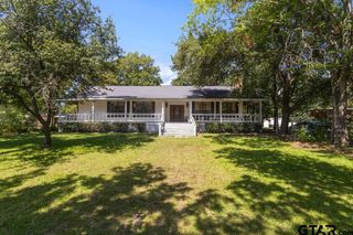 5026 Lost Pines Drive, Chandler, TX 75758