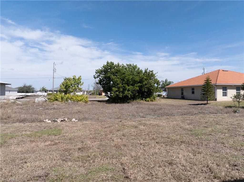 Image 11 of property listing at 1027 NW 19th ST, Cape Coral, FL 33993