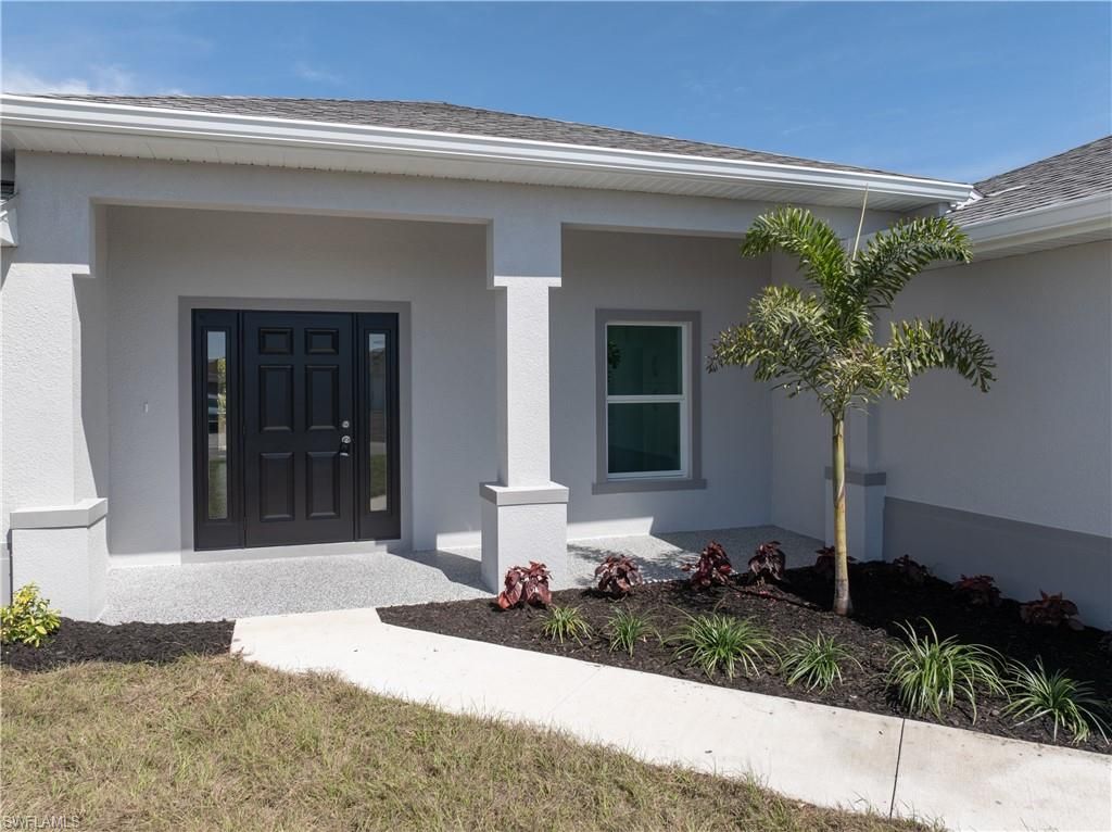 Image 12 of property listing at 1027 NW 19th ST, Cape Coral, FL 33993