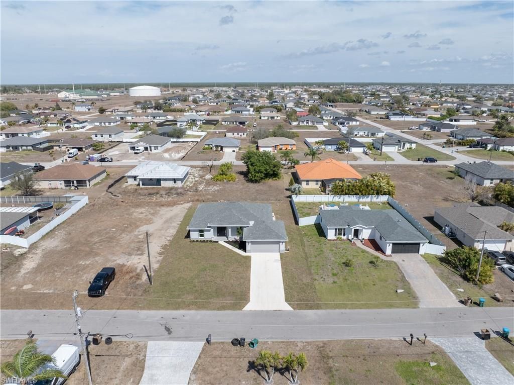 Image 4 of property listing at 1027 NW 19th ST, Cape Coral, FL 33993