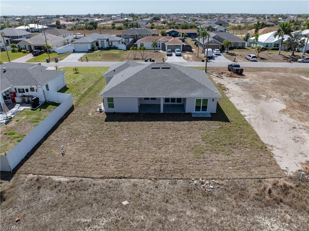 Image 7 of property listing at 1027 NW 19th ST, Cape Coral, FL 33993