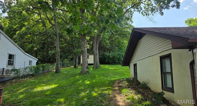 8524 Lake Drive, Cedar Hill, MO 63016