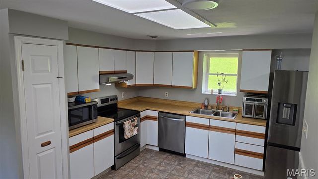 8524 Lake Drive, Cedar Hill, MO 63016