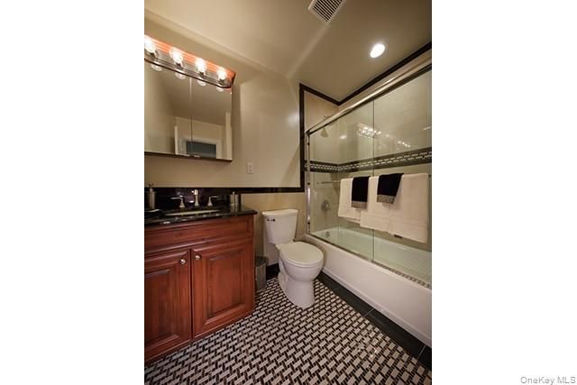 8 Hygate Place 807A, Coram, NY 11727