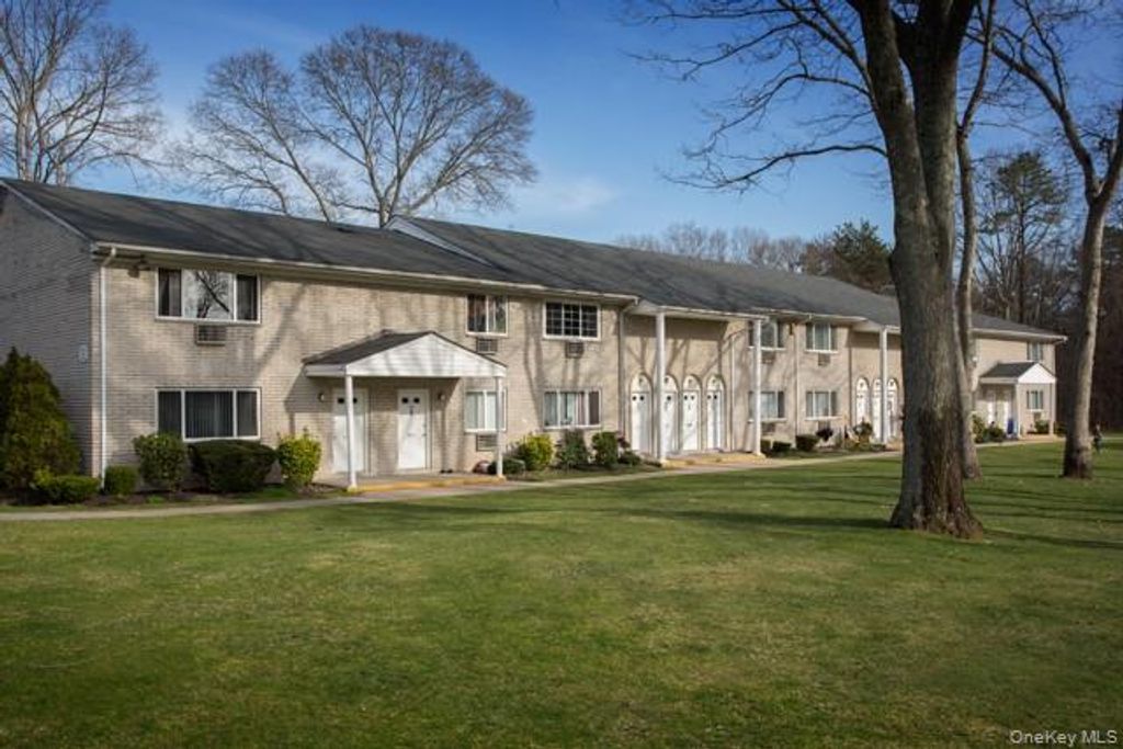 8 Hygate Place 807A, Coram, NY 11727