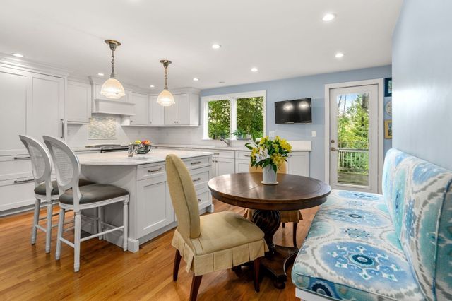 10 Circle Dr, Dover, MA 02030
