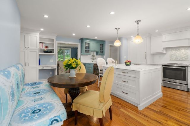 10 Circle Dr, Dover, MA 02030