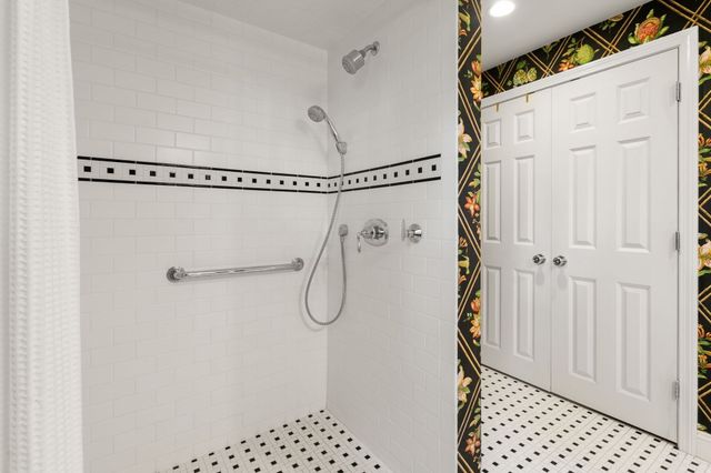 10 Circle Dr, Dover, MA 02030