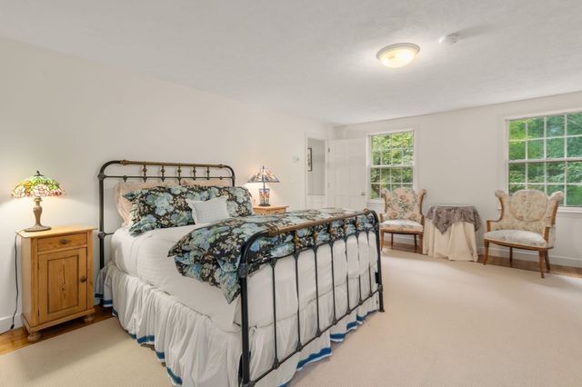 10 Circle Dr, Dover, MA 02030
