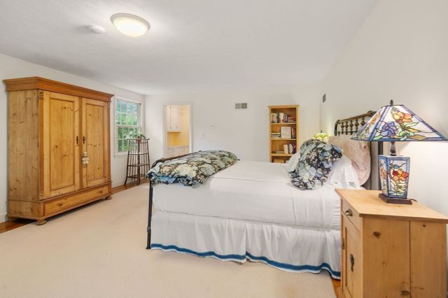 10 Circle Dr, Dover, MA 02030