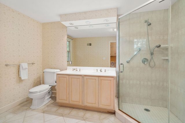 10 Circle Dr, Dover, MA 02030