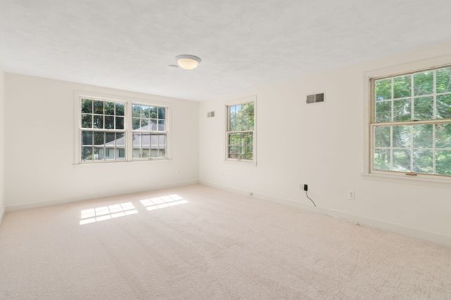 10 Circle Dr, Dover, MA 02030