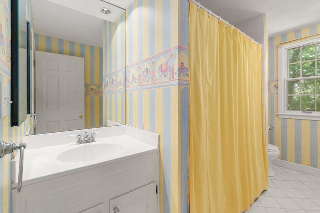 10 Circle Dr, Dover, MA 02030
