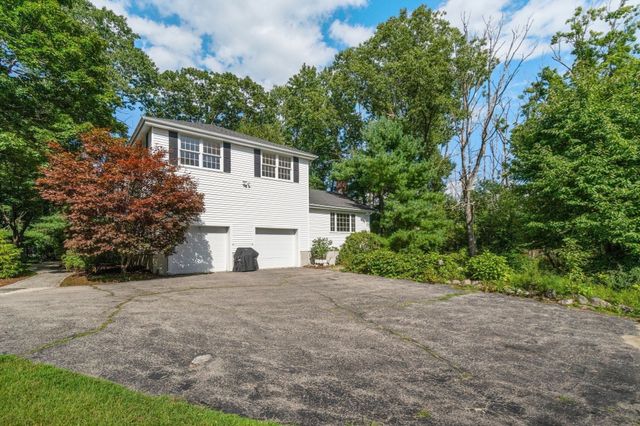 10 Circle Dr, Dover, MA 02030