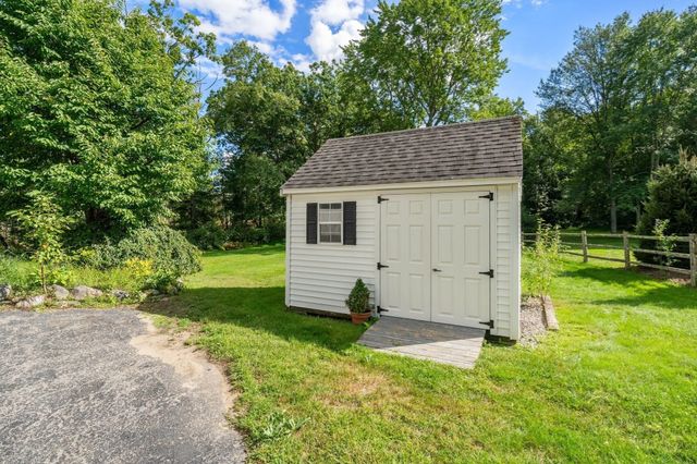10 Circle Dr, Dover, MA 02030