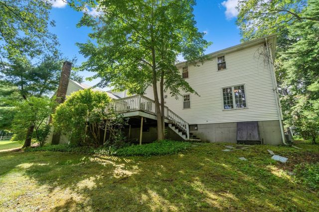 10 Circle Dr, Dover, MA 02030