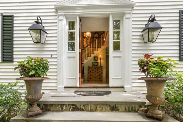 10 Circle Dr, Dover, MA 02030