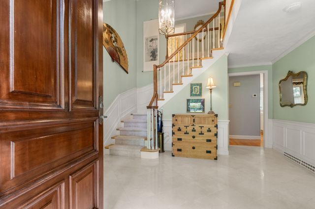10 Circle Dr, Dover, MA 02030