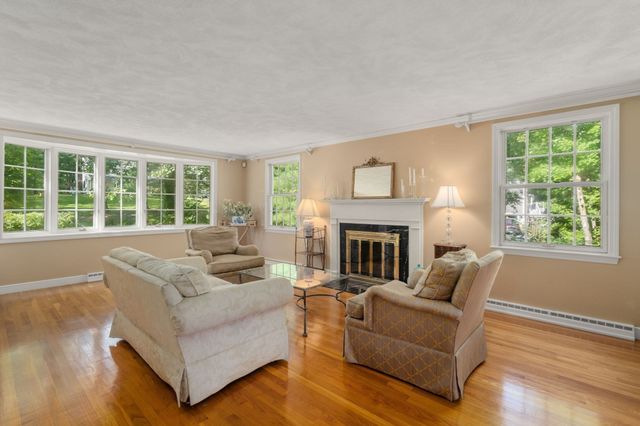 10 Circle Dr, Dover, MA 02030