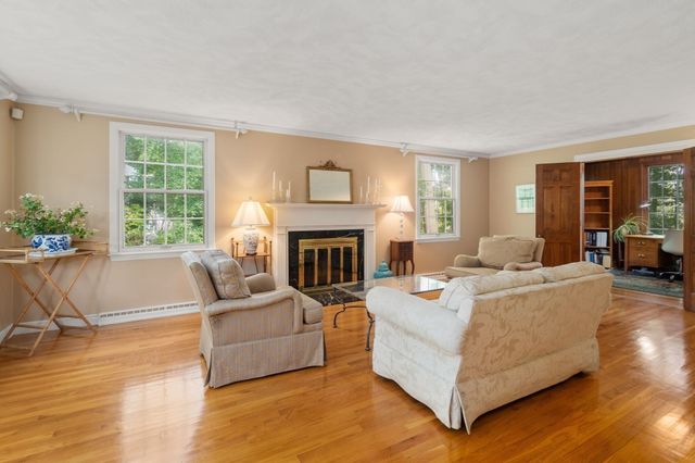 10 Circle Dr, Dover, MA 02030