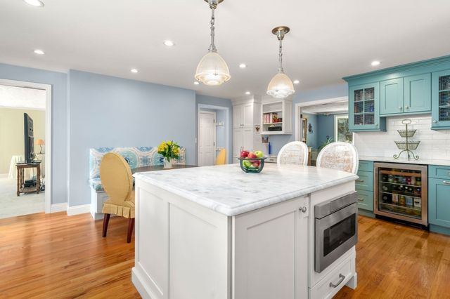 10 Circle Dr, Dover, MA 02030