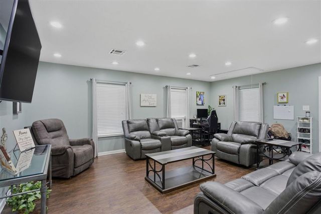 7606 Tangueray Road, Lake Charles, LA 70607