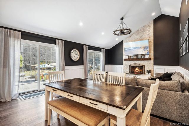 1 Valley Avenue, Smithtown, NY 11787