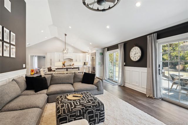 1 Valley Avenue, Smithtown, NY 11787