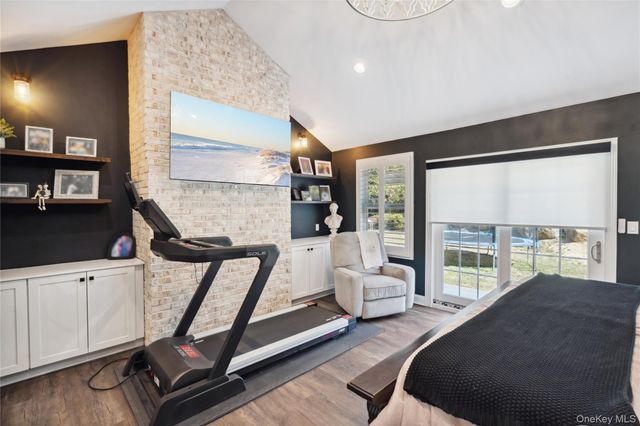 1 Valley Avenue, Smithtown, NY 11787