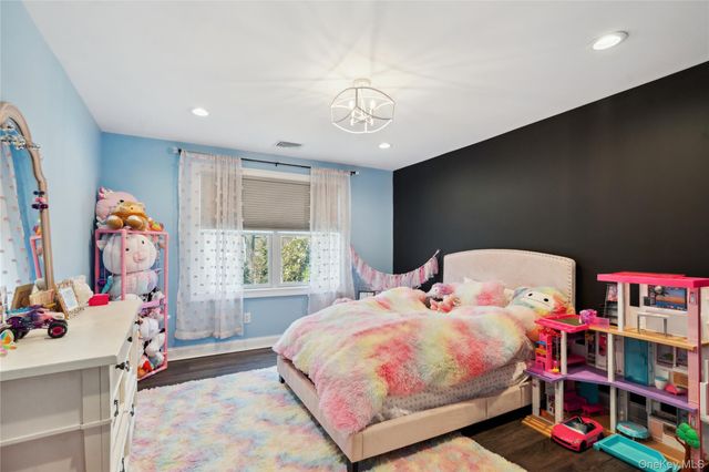 1 Valley Avenue, Smithtown, NY 11787