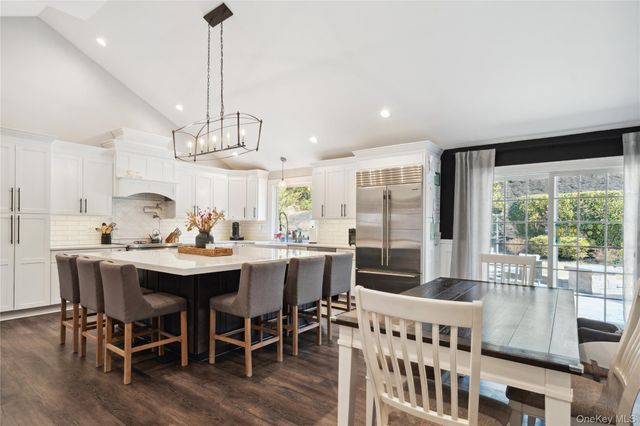 1 Valley Avenue, Smithtown, NY 11787