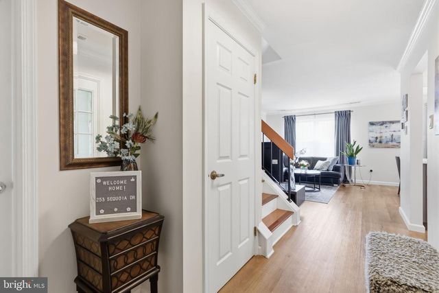 253 SEQUOIA DR, Newtown, PA 18940