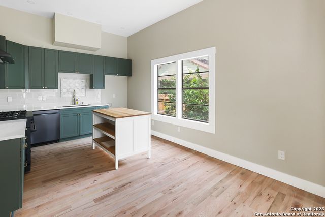 926 Nolan St, San Antonio, TX 78202