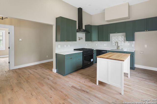 926 Nolan St, San Antonio, TX 78202