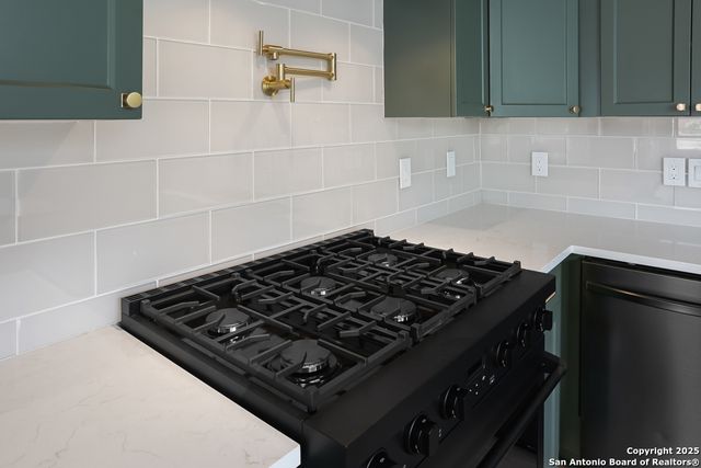 926 Nolan St, San Antonio, TX 78202