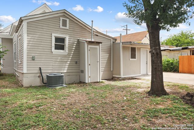 926 Nolan St, San Antonio, TX 78202