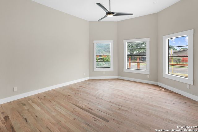 926 Nolan St, San Antonio, TX 78202