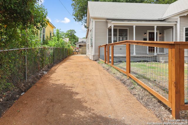 926 Nolan St, San Antonio, TX 78202