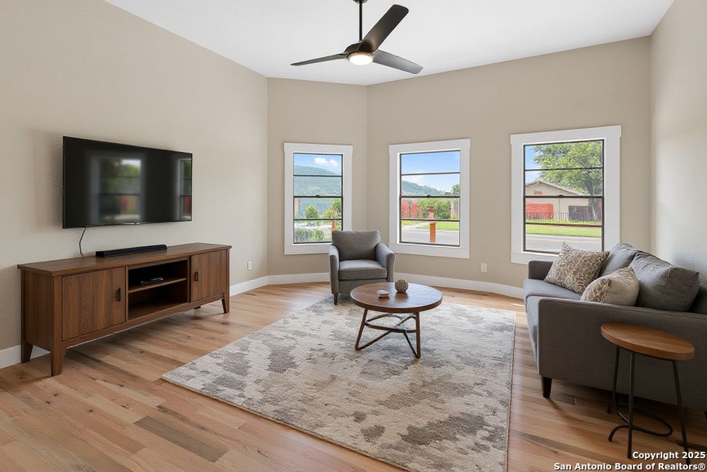 926 Nolan St, San Antonio, TX 78202