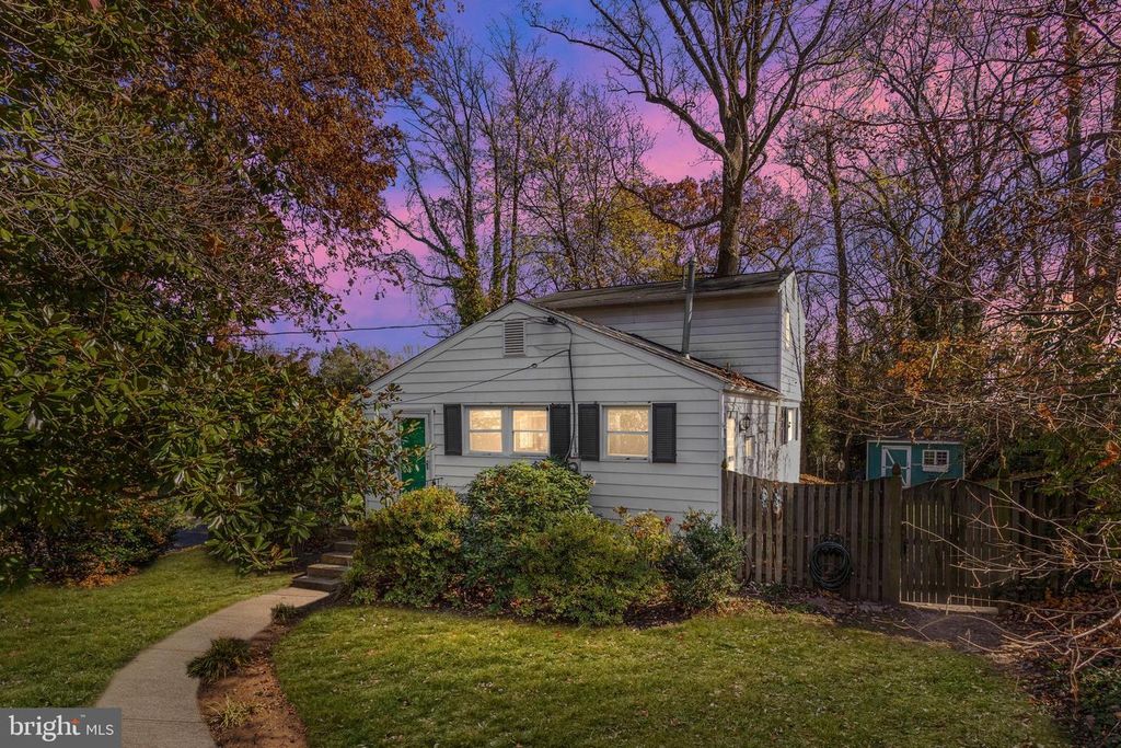 6381 LAKEWOOD DR, Falls Church, VA 22041