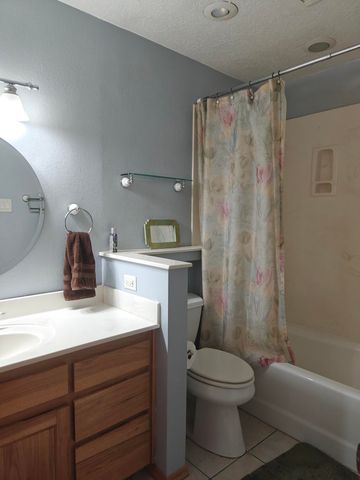 9216 Hilton Place NE, Albuquerque, NM 87111