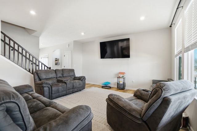 390 University Drive, Walton, KY 41094